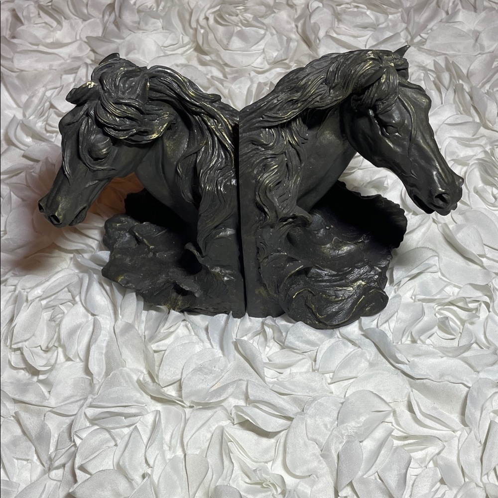 Majestic Vintage Horse Head Sculpture Bookends